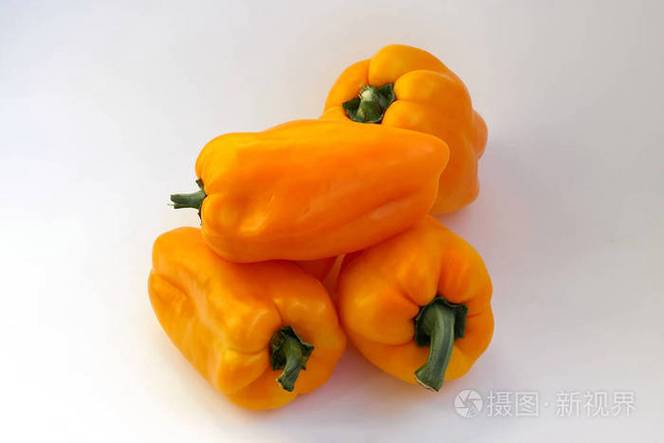 辣椒钟新鲜和甜橙颜色在孤立的白色背景.蔬菜类农产品